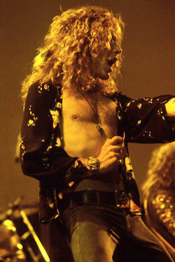 soundsof71:  Robert Plant, Led Zeppelin.