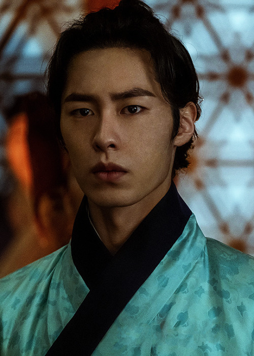 netflixdramas: Promotional stills of Lee Jae Wook as Jang Wook and Hwang Min Hyun as Seo Yul in ALCH