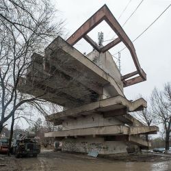 b-a-c-u:  Lower Cable Car Station, Park “Butoias” Chisinau, Moldova,  built between 1985-9. Moldgiprostroy. (с)BACU