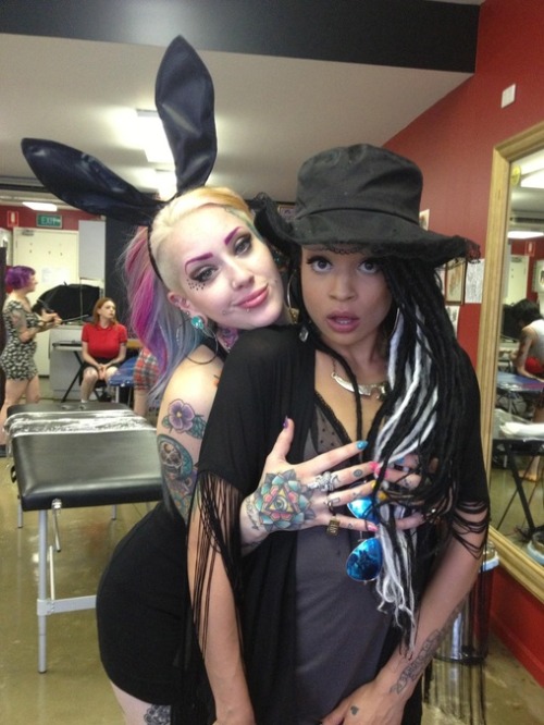 suicide–love:  Suicide Girls Blackheart Burlesque @ Melbourne, Australia Part 2 - Credits to SUNSHINE 