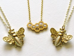 kloica:  Golden Bee Necklaces from Kloica