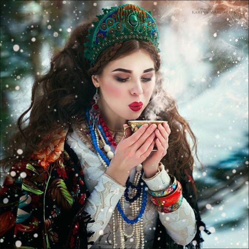 notimpossiblejustabitunlikely:ohsoromanov:Margarita Kareva bringing Russian fairy tales to life.  Fo