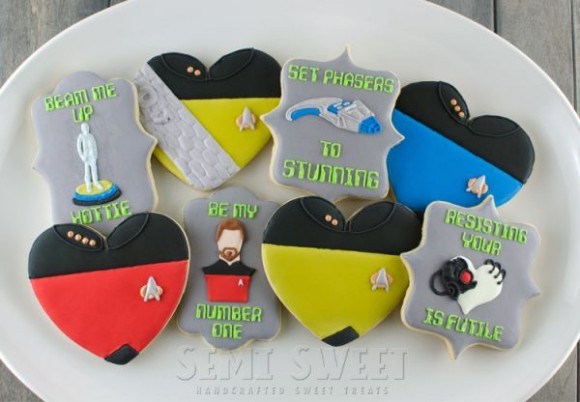 geekartgallery:  Star Trek Valentine Cookies by Mike of Semi Sweet Designs Brought