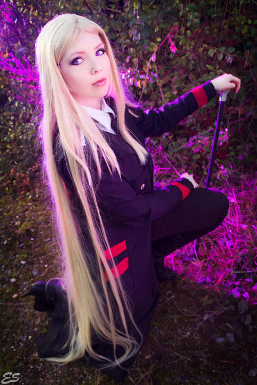 lisa-laudanum:  …150cm wig….never again x.x (I say this everytime an wear such long wigs again and again 8D) Cosplay: Bishamon (Noragami) Photo by Naphulim Feel free to follow me on facebook! 