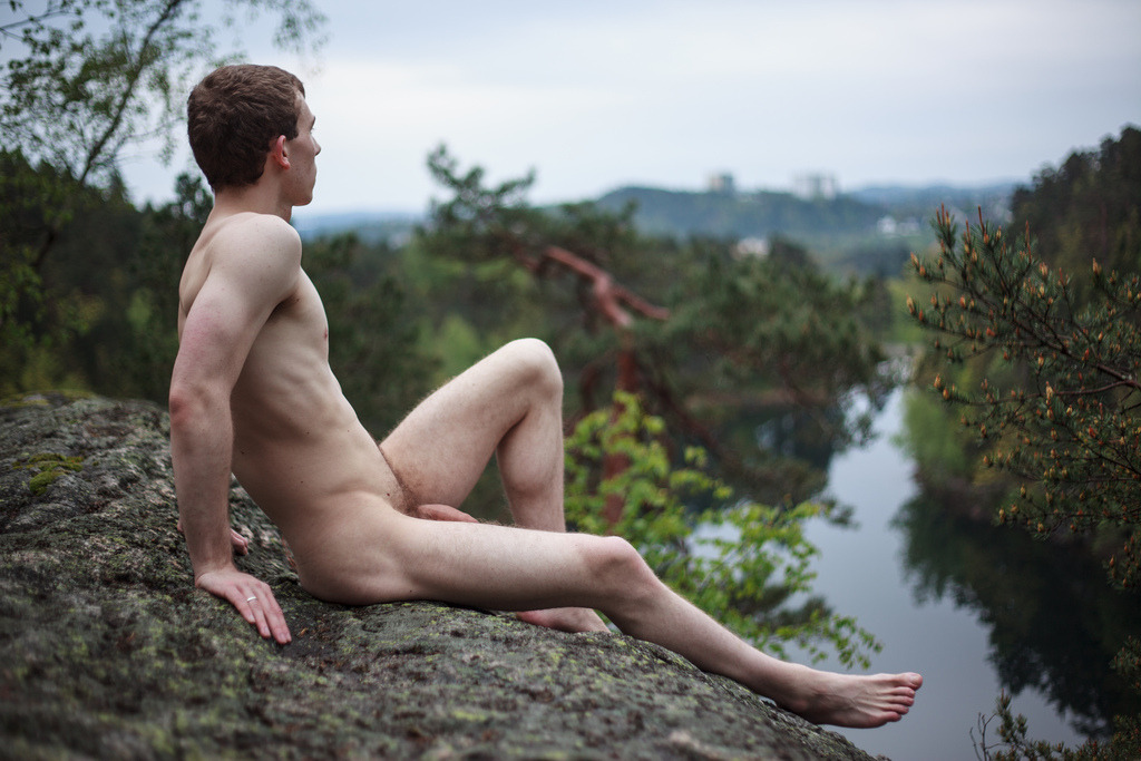 gonakedmagazine:  SUNDAY’S CHECKLIST: 1. DOWNLOAD FREE ISSUES: Bear World Magazine