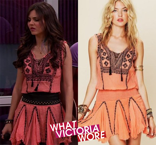 Tee shirt worn by Tori Vega (Victoria Justice) in Victorious (S01E03)