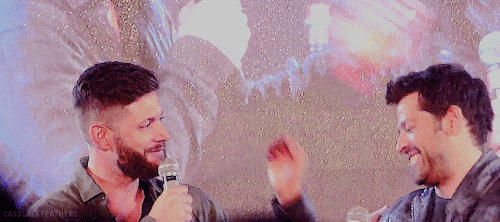 casblackfeathers:Misha and Jensen | JibCon 2019 (video credit: Aurélie Kitty)
