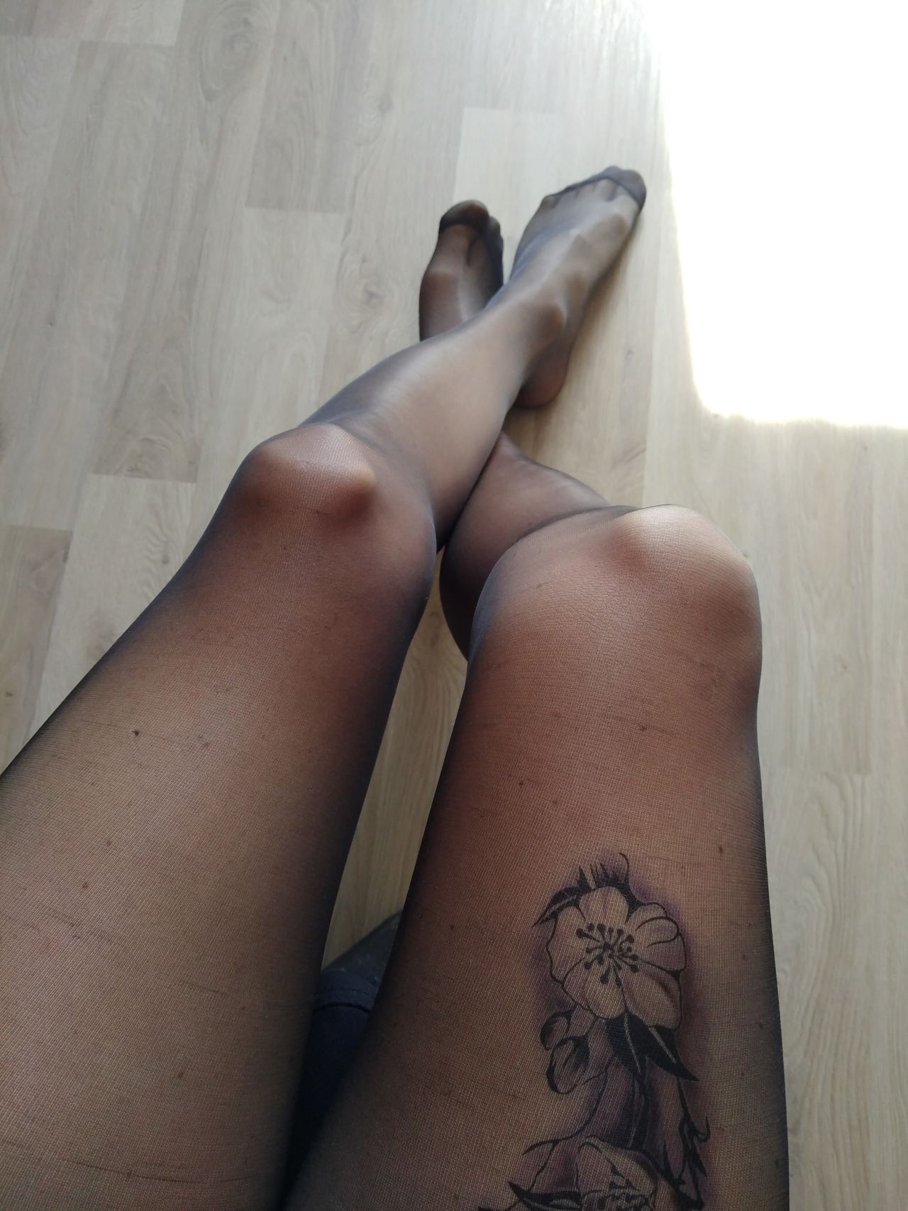 julialeinsworld:It’s not a real Tattoo;) adult photos