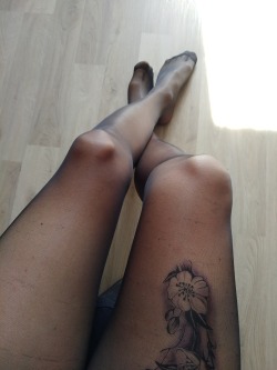 julialeinsworld:It’s not a real Tattoo;) porn pictures