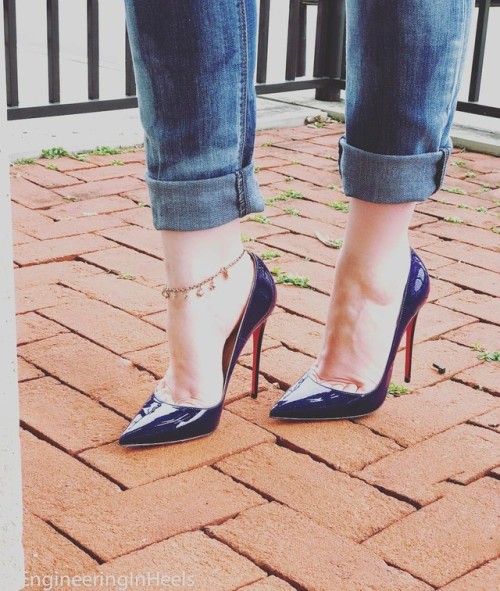 engineeringinheels:Purple pop is awesome. Great for the spring! @louboutinworld #highheels #christia