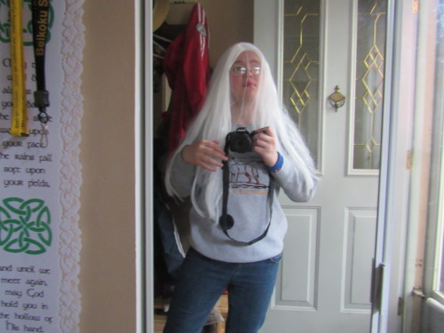 Pictures of Mun and the crappy wig.It’s all I could find (okay so I didn’t really look that hard but