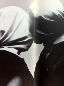 ricciard:  Les Amants (The Lovers) René Magritte 1928 - Detail photography 