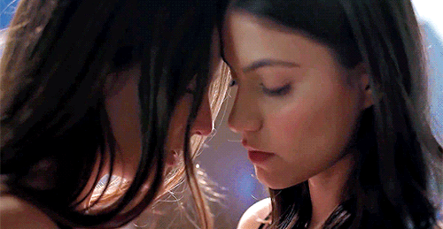 hedawolf:Juliantina + forehead touches