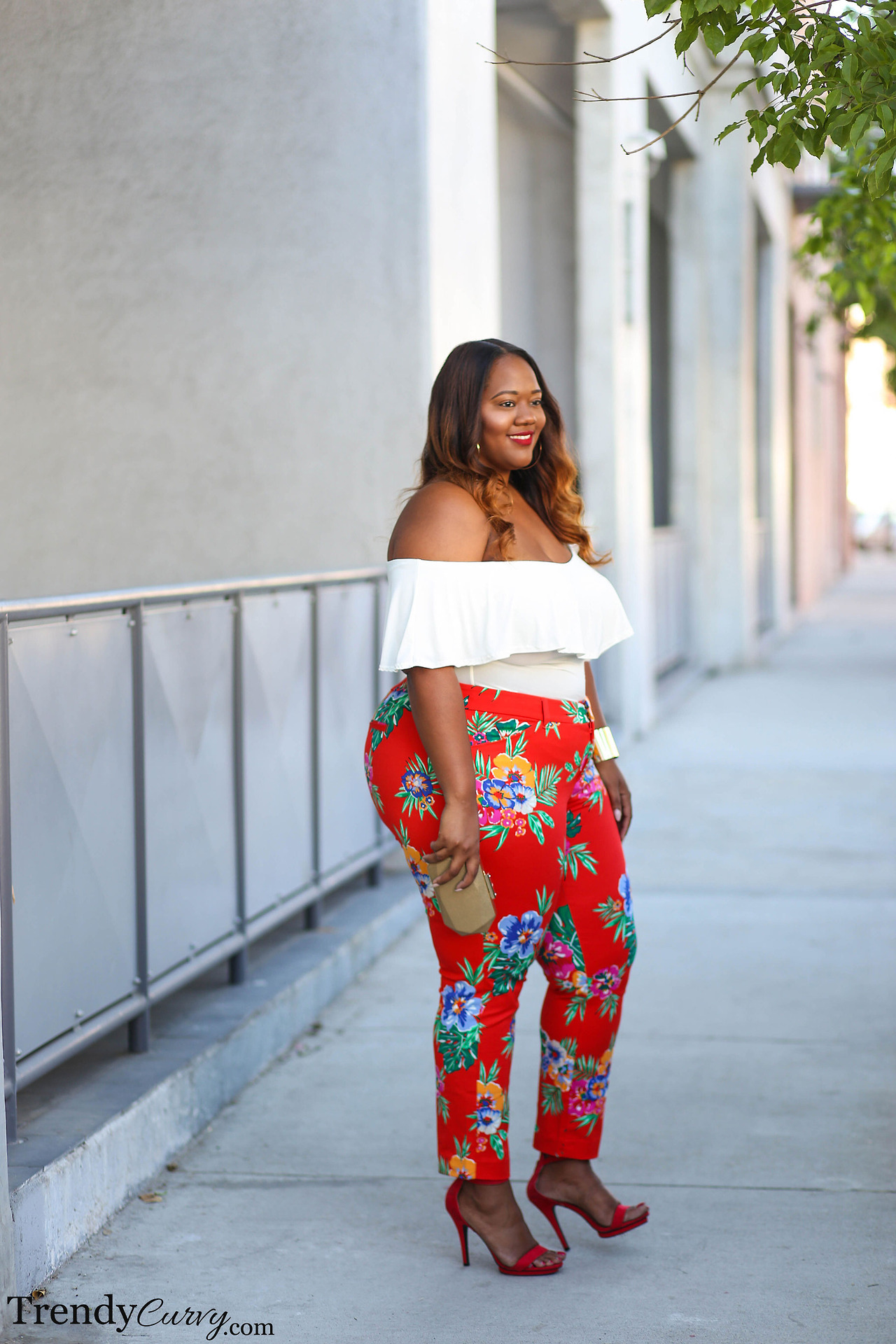 trendycurvy:  TropicaleOutfit details on TrendyCurvy.comPhotographer: Steve Suavemente