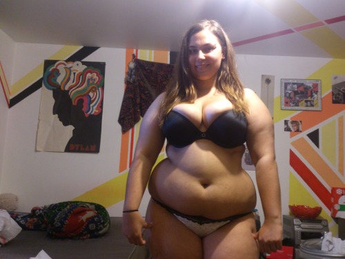 ssbbw16: Her belly is not that huge, it’s still beautiful.