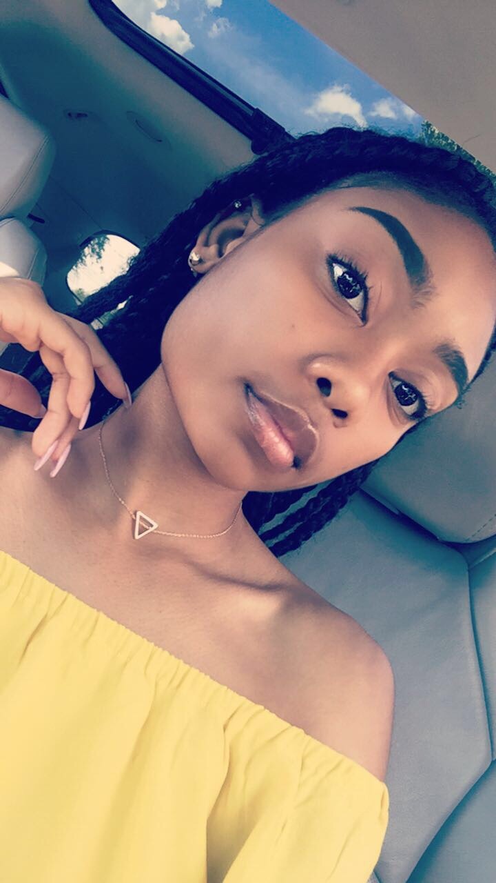 sailed-0ut:  sailed-0ut:  💛💛💛  I miss my braids 😩