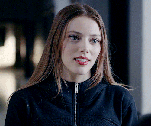 “I Call The Jesus Wood!” Grace Van Dien As Scarlett In V For Vengeance (2022)