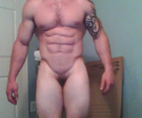 queerclick:  What a fun musclehead! We like! For more hot videos head over to Wank Wank Revolution.   Hes fun