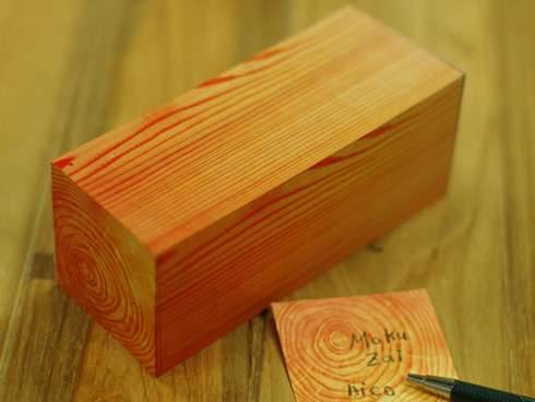 “The Memo Block” A block of 1200 paper notes designed by Kenjiro Sano to look like a block of wood. A comment on the relationship between wood and paper, not only the block itself, but each individual note of paper is printed to look like