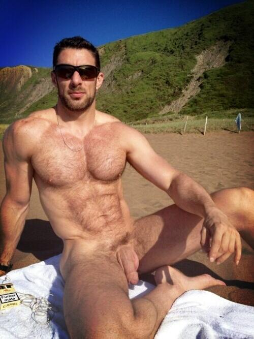 dadwantsacockinhisarse:  Just a little collection of hairy guys to feast on. This