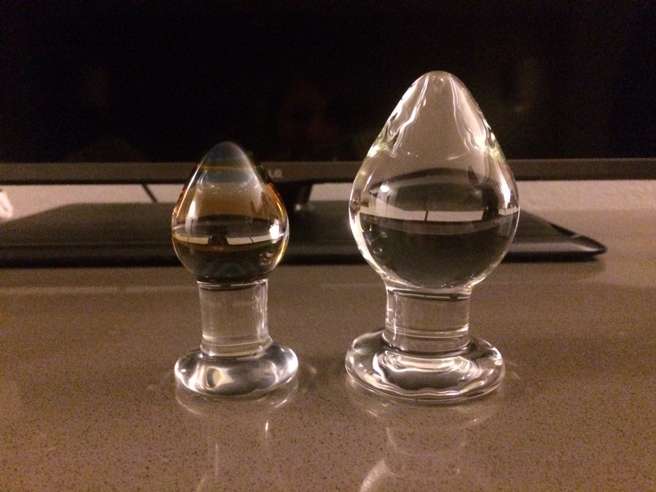 annmichael:  A lovely gentleman I have met before purchased me a new glass plug (on