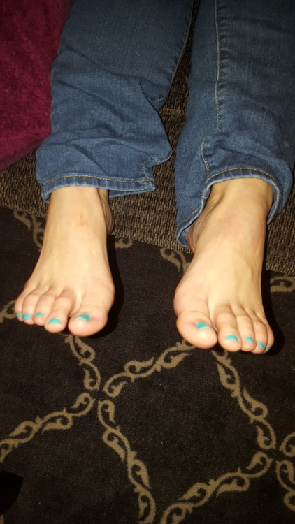 myprettywifesfeet:my pretty wife’s feet kicked up on the recliner looking tasty