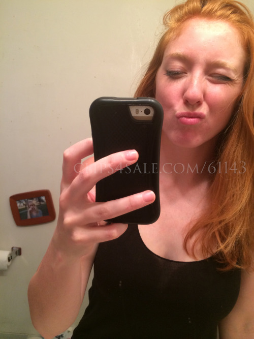 maryjaynesroom:My friend Jessika taking a selfie. 