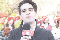 darrencrissen:Brendon Urie (at the Macy’s Thanksgiving Day Parade) + Peacoat = adorable