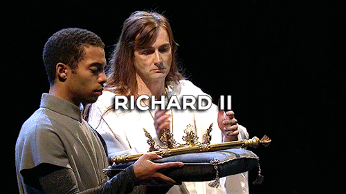 a gif of david tennant as richard ii in richard ii (2013)