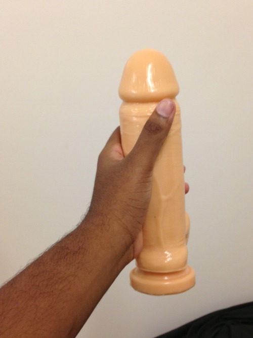 baraslut: You guys! Look at what came in the mail today!!! Omg! It’s fucking huge!!! My ass is