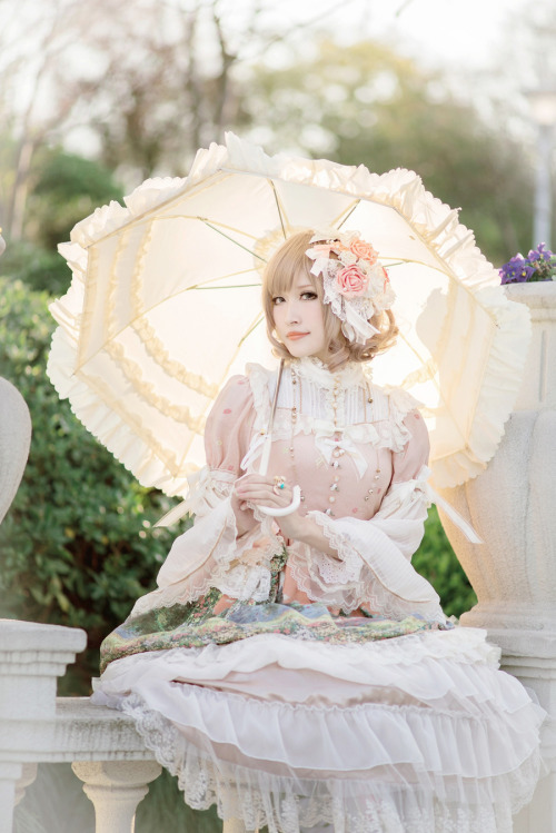 petit-cottage:  Labyrinth in the Reminiscent Mirror OP by evangelinecos 