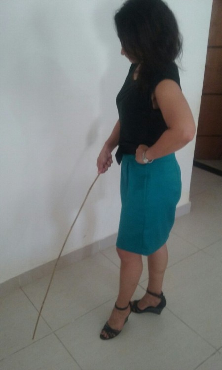 shakerground: lyndadisciplinadora:  Dei uma surra com chinelo numero 40 …mas nao fiquei satis