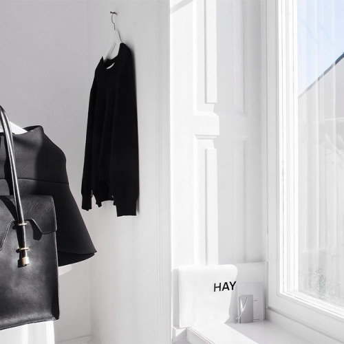 sassandchanel:  extrav-gance:  silver-blonde:  via saramedinalind  B&w  MODERN/FASHION/POSH 