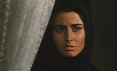 vintagewoc:Leila Hatami in Leila (1996)