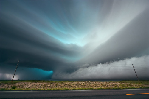 identifyassexy:  opticallyaroused:Severe Skies: The Photography of Storm Chaser Mike Hollingshead   dang