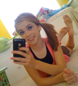 likesexyfeet:  beautiful girl