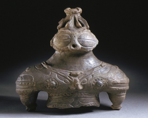 ancientart:Art from Japan’s Jōmon period (ca. 10,500–ca. 300 BC)Shown first is an example of a Dogū 