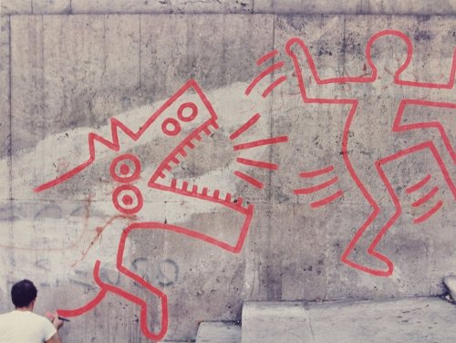 twixnmix: Keith Haring creating a mural at the Palazzo delle Esposizioni in Rome on September 11, 1