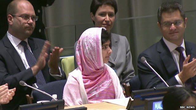 “ Timeline Photos | Facebook
facebook.com
Pak­istani school­girl Malala Yousafzai has been mark­ing her 16th birth­day by address­ing the UN in New York: http://bbc.in/18b7Muj
She was shot in the head by Tal­iban gun­men last Octo­ber because...