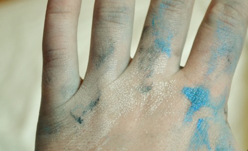 fountain-of-ruth:Things that look like the ocean - painted skin- my desk- bed sheets