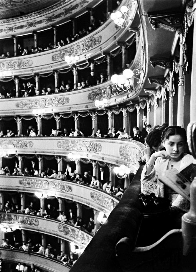 wehadfacesthen:Premiere at La Scala, Milan, 1934, a photo by Alfred Eisenstaedt for