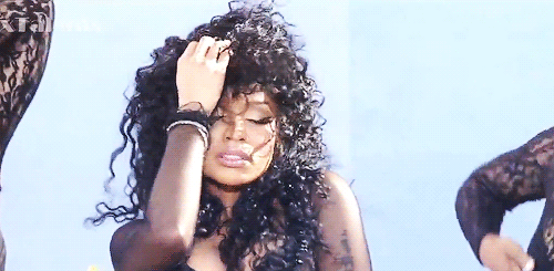 dailynickiminajgifs:Nicki Minaj performing feeling myself at Good Morning America