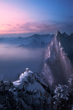 travelgurus:    Outstanding Photography from Huashan Mountain, Xinxiang, Henan, China                                                            by   L.B.J                  Travel Gurus - Follow for more Nature