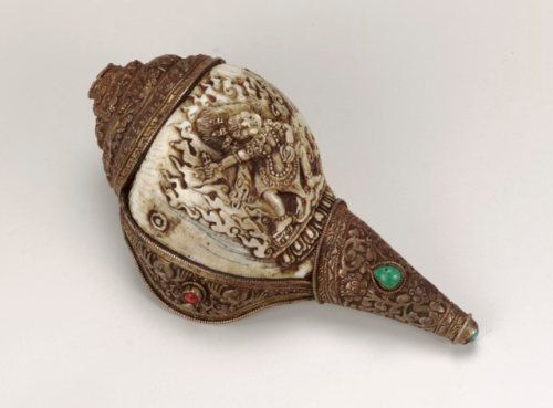 Conch shell horn, the engraving represents Vajrapani in his wrathful form. Tibet