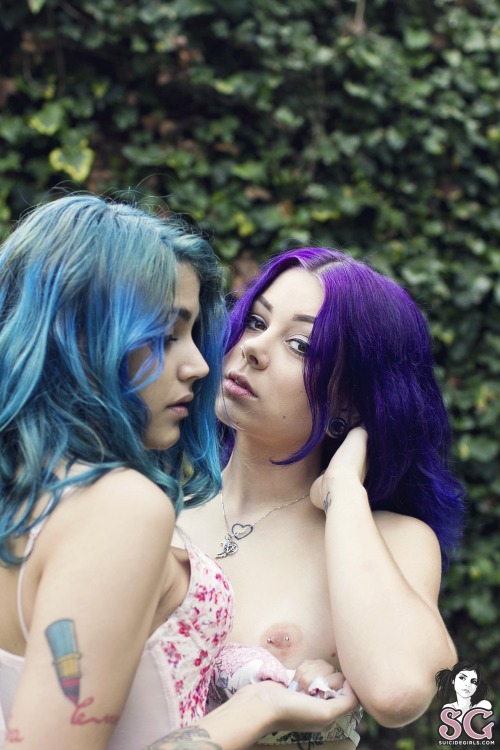 past-her-eyes:  Plum Suicide + Mendacia Suicide adult photos