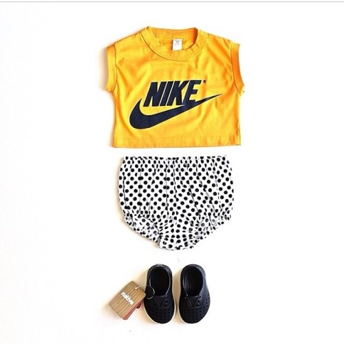 Vintage baby Nike croptop shopping begins #babydebacker