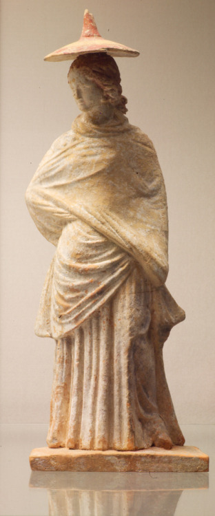 Boeotian terracotta statue of a woman with a hat.  Artist unknown; 4th or 3rd cent. BCE.  