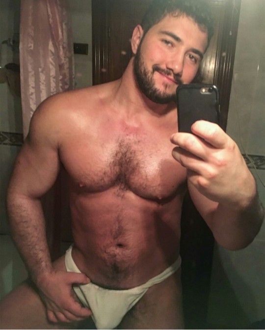 thebeefzone:  Yummi one, another perfect muscle bottom!