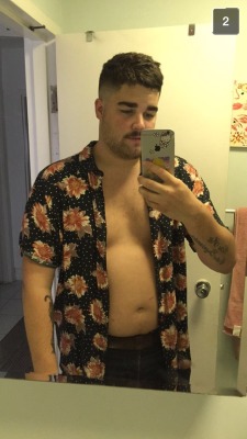 53reynolds:  😍 Look at this fook'n hunk 😍