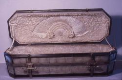 dellabop:Victorian glass casket; child’s